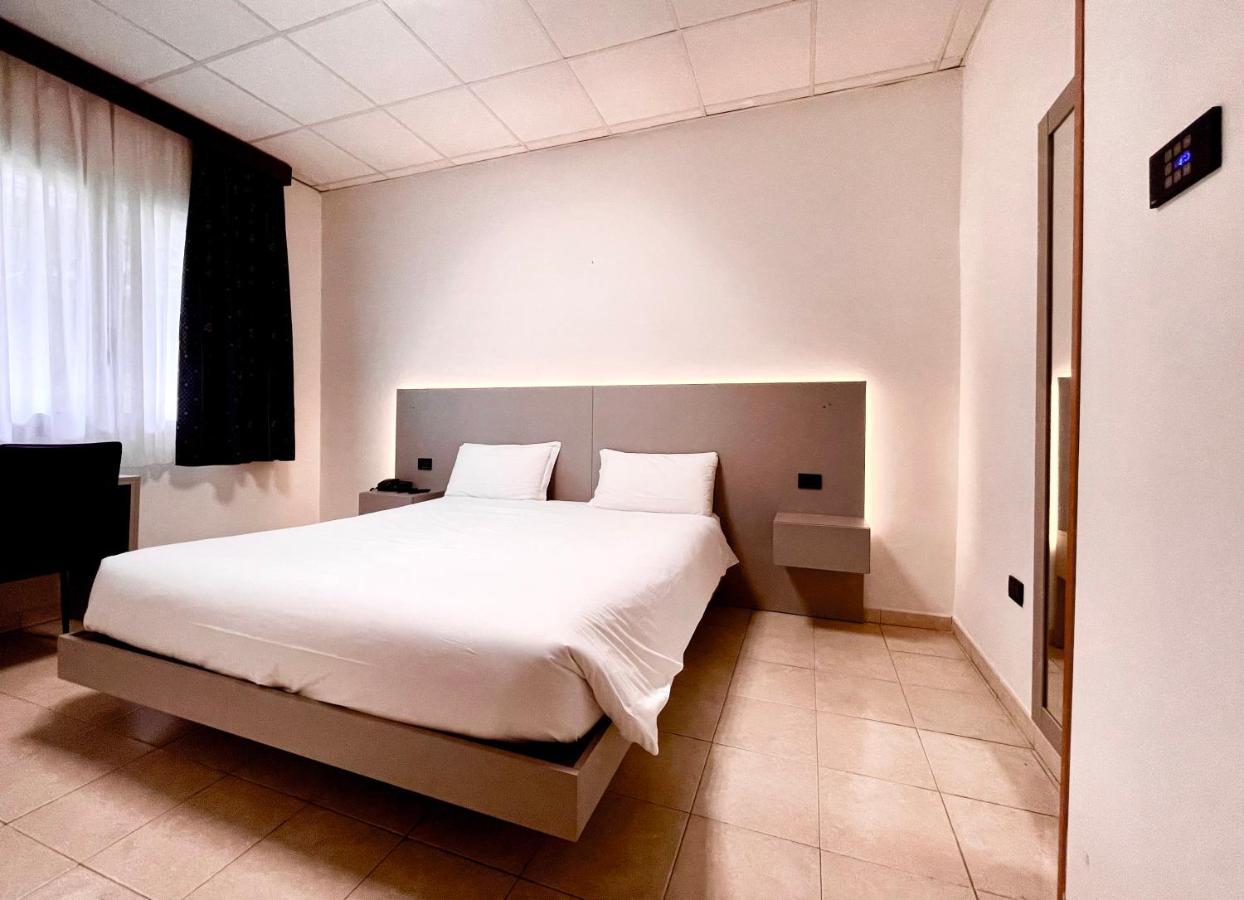 Hotel Leonardo Brescia Exterior photo